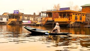 Explore Awesome Film Locations in the Most Beautiful Kashmir
