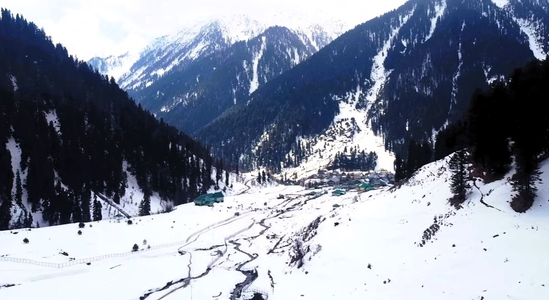 Explore Awesome Film Locations in the Most Beautiful Kashmir