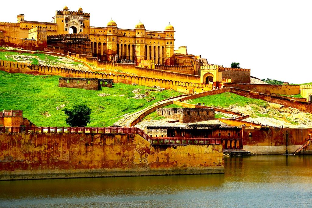 10 Best Monuments Everyone Must See In India