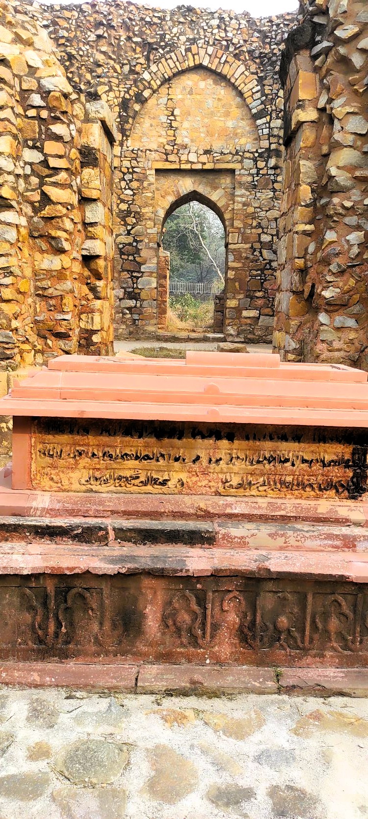Discover the beautiful heritages of Delhi on the best walking tour of Mehrauli Archaeological Park