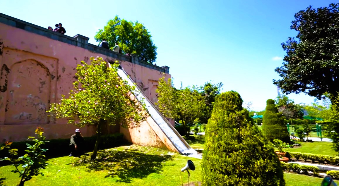 Explore Awesome Film Locations in the Most Beautiful Kashmir