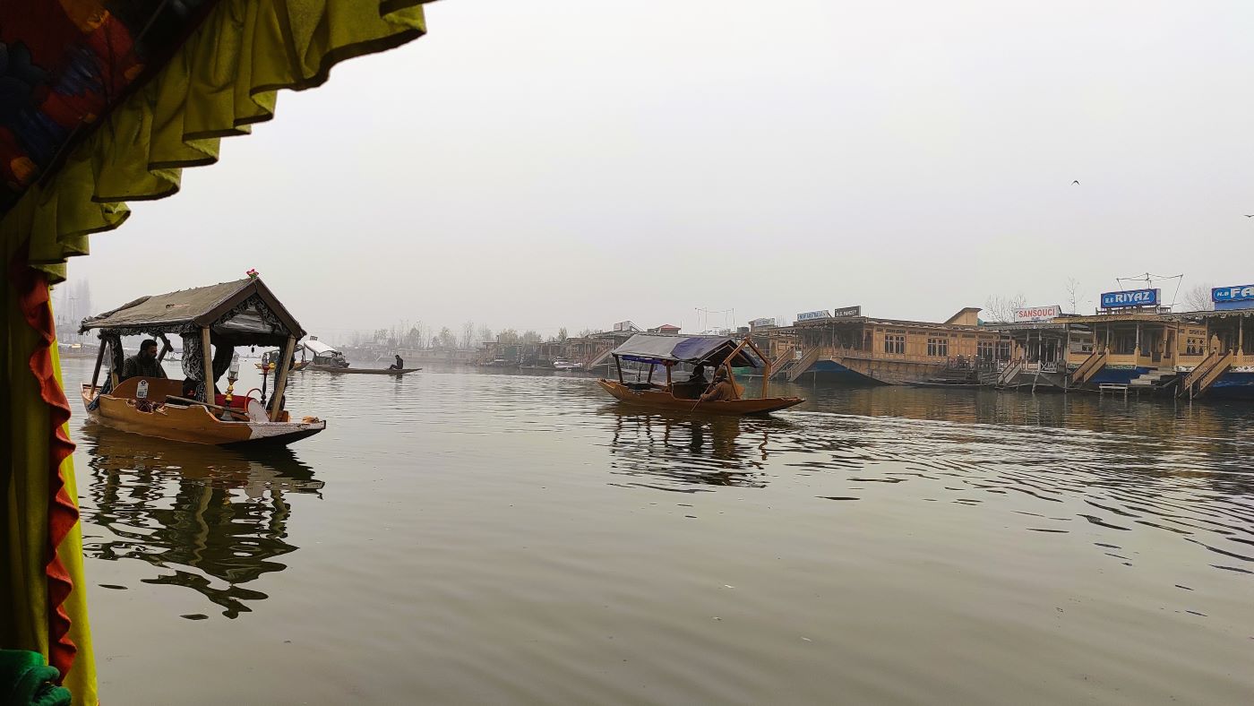 Explore Awesome Film Locations in the Most Beautiful Kashmir