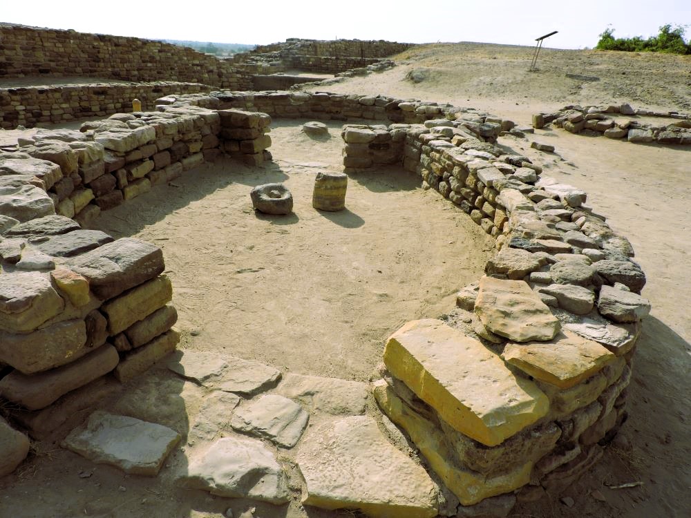 Unveil the beautiful heritages of Vibrant Gujarat