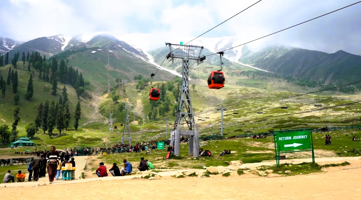 Explore Awesome Film Locations in the Most Beautiful Kashmir