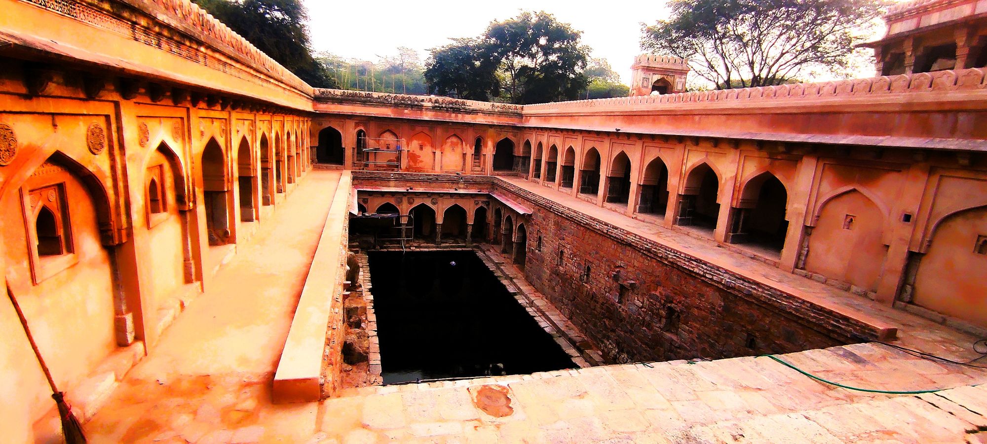 Discover the beautiful heritages of Delhi on the best walking tour of Mehrauli Archaeological Park