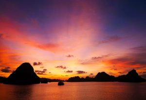 Dreamy and beautiful Halong Bay with the best tour packages