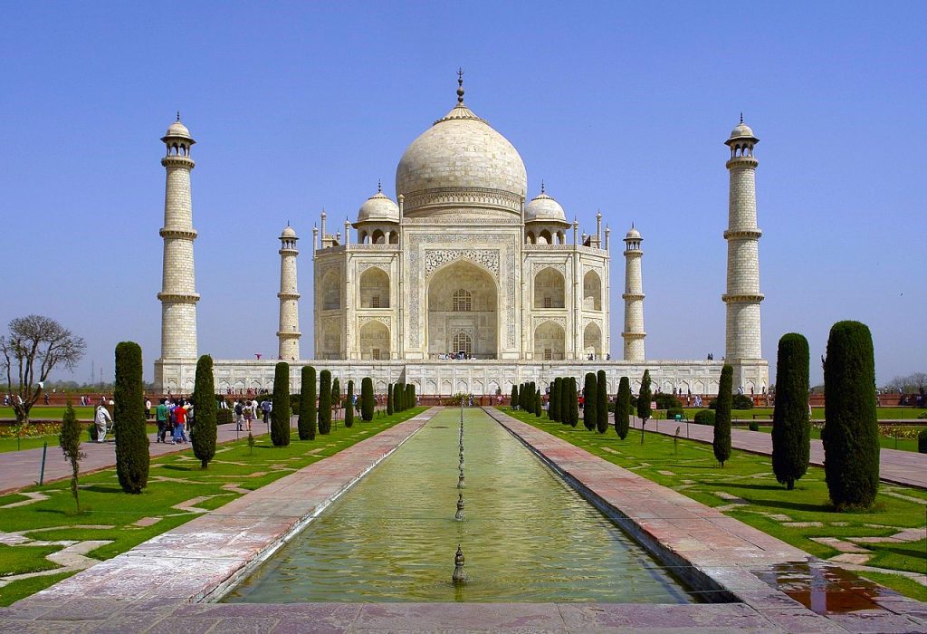 10 Best Monuments Everyone Must See In India