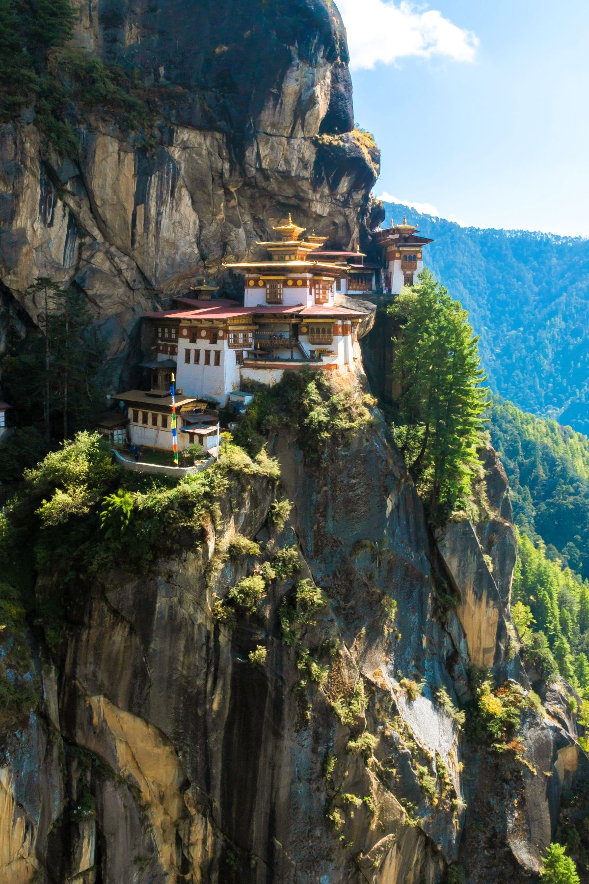 10 must-visit places in the beautiful Bhutan for first-time travelers