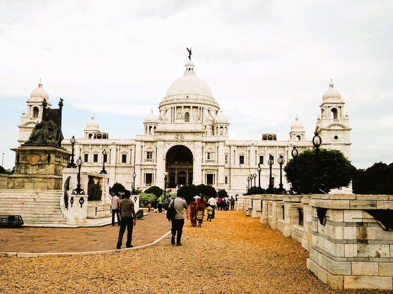 Explore the best of Kolkata, the most beautiful cultural Heart of India